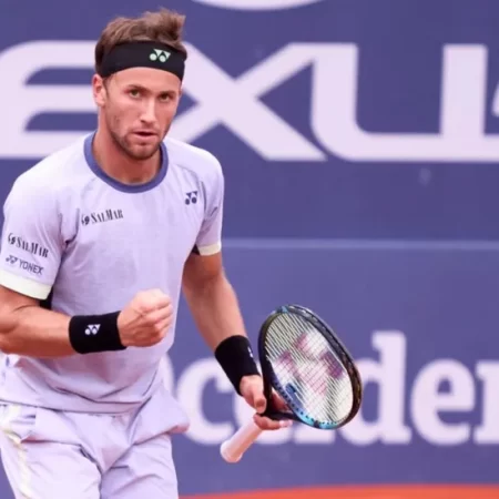 Barcelona Open: Casper Ruud earns straight sets win over Stefanos Tsitsipas in final