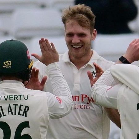 County Championship: Nottinghamshire set for first-innings lead against Worcestershire