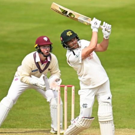 County Championship: Joe Clarke and Will Young share record stand for Nottinghamshire against Somerset