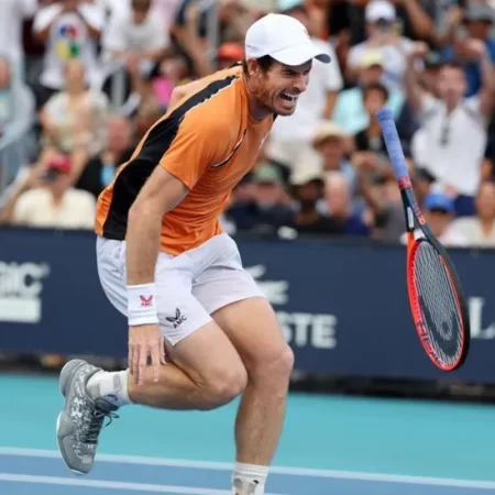 Andy Murray will not have surgery on ankle injury but no date given for his return