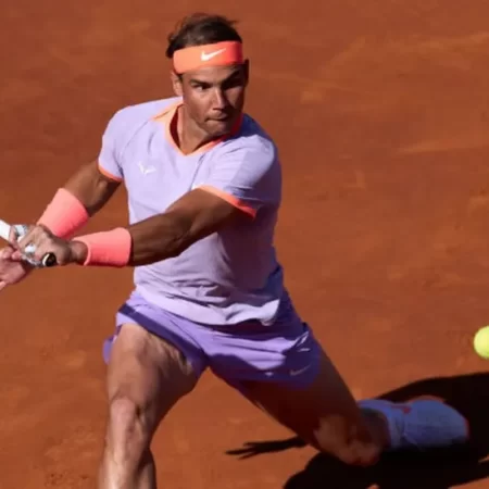 Rafael Nadal wins in straight sets at Barcelona Open on injury return