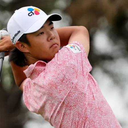 English teen Kim makes cut with Wallace one shot off lead